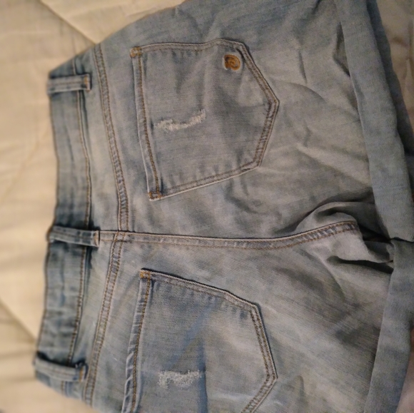 Shorts - Picture 3 of 3